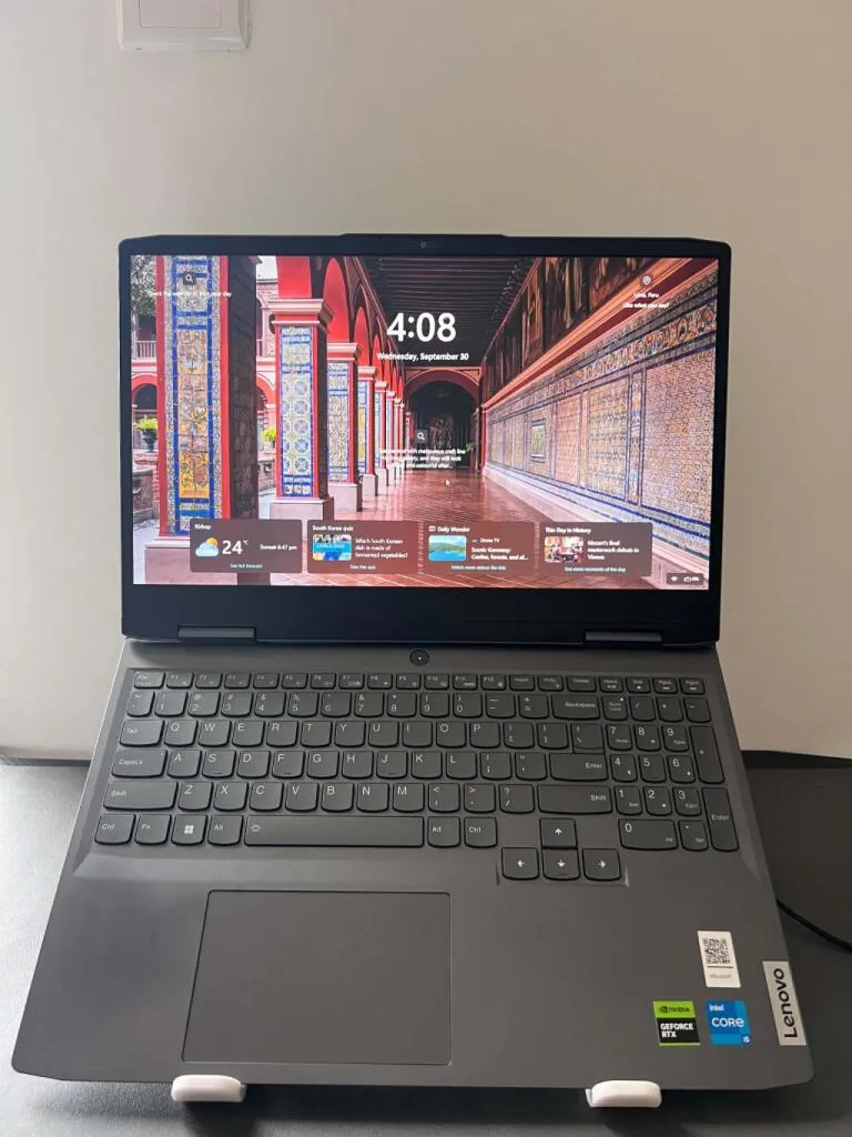 Lenovo LOQ 15IRH8 Gaming Laptop, RTX 4050, i5-13420H, 16GB, 512GB SSD (works on charger, battery defective)