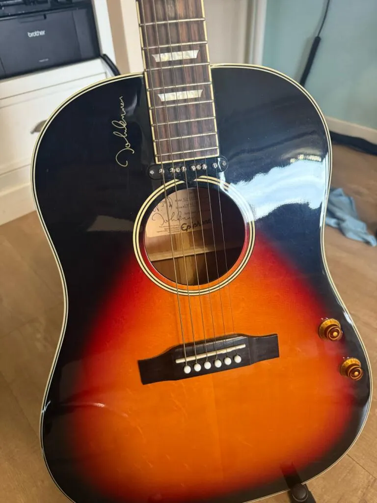 EPIPHONE EJ-160e John Lennon Vintage Cherry Guitar